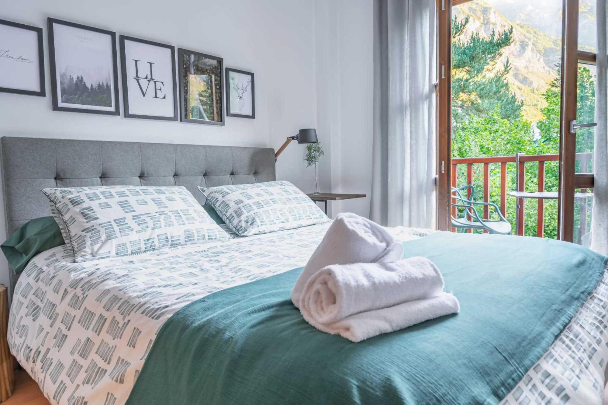 Appartamento Loira Casa Sanchines Duplex De Lujo En Benasque Esterno foto