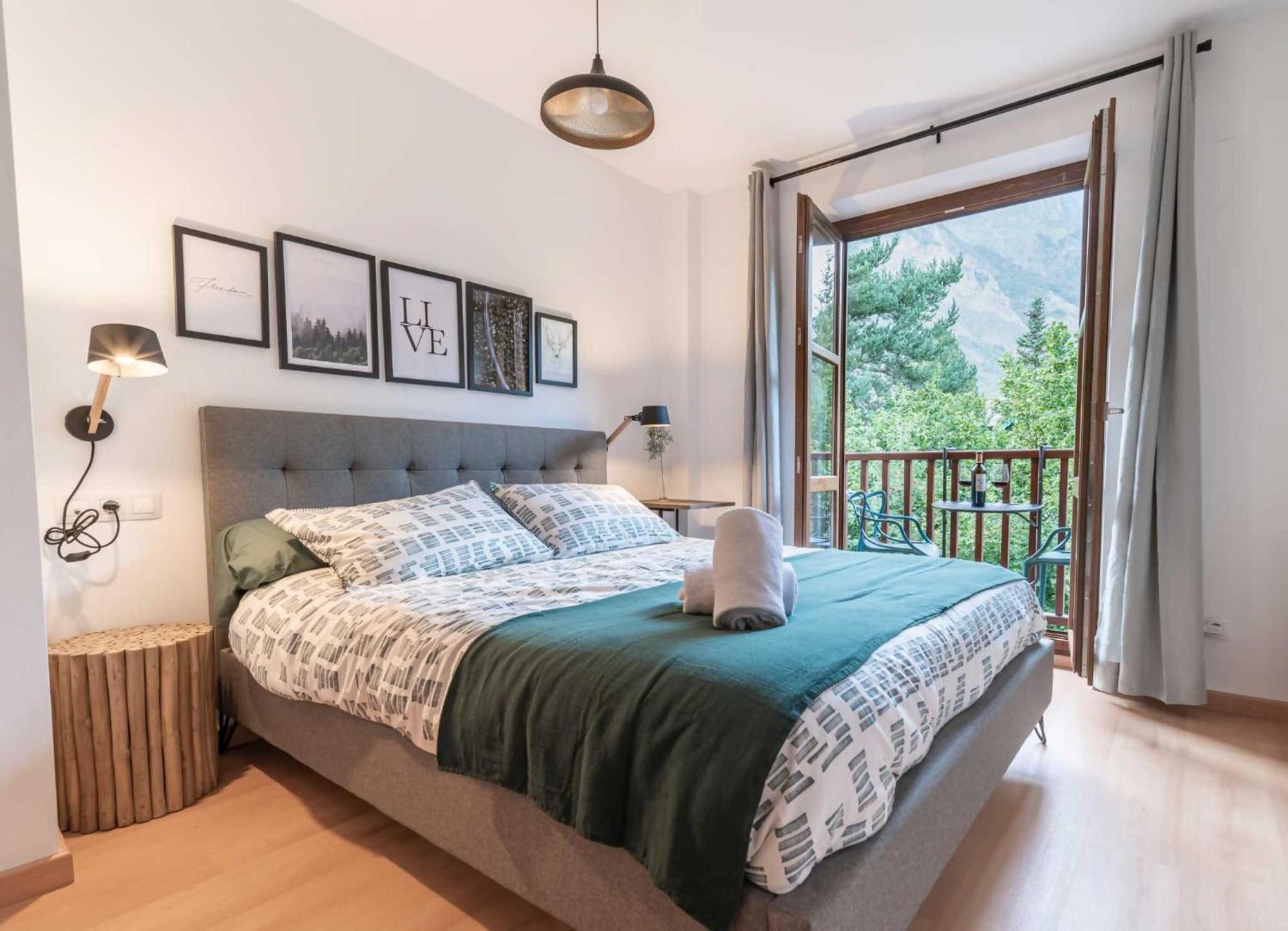 Appartamento Loira Casa Sanchines Duplex De Lujo En Benasque Esterno foto